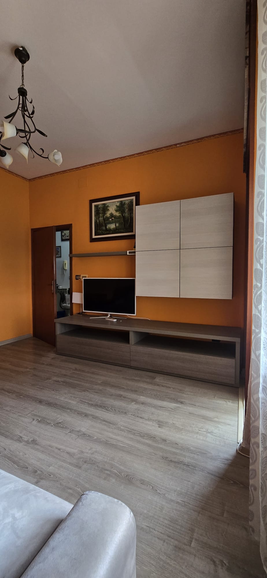 Soggiorno dell'appartamento, seconda vista con angolo TV